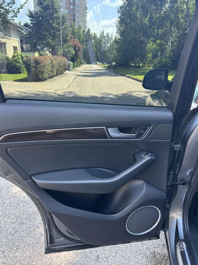 Audi Q5, 2.0 l., off-road / crossover