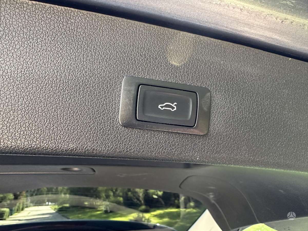 Audi Q5, 2.0 l., off-road / crossover