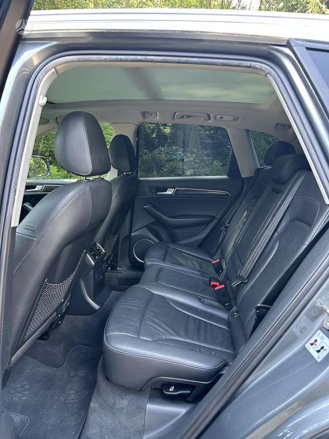 Audi Q5, 2.0 l., off-road / crossover