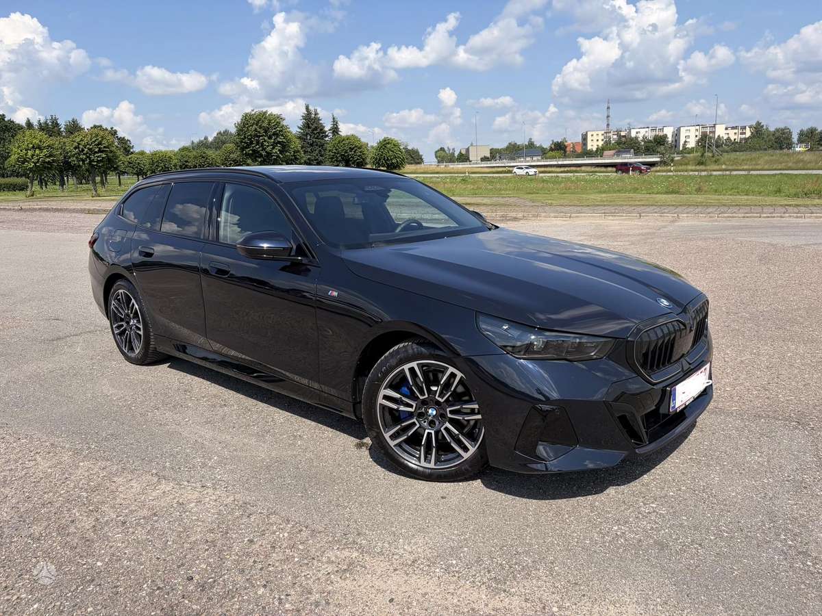 BMW 520, universalas