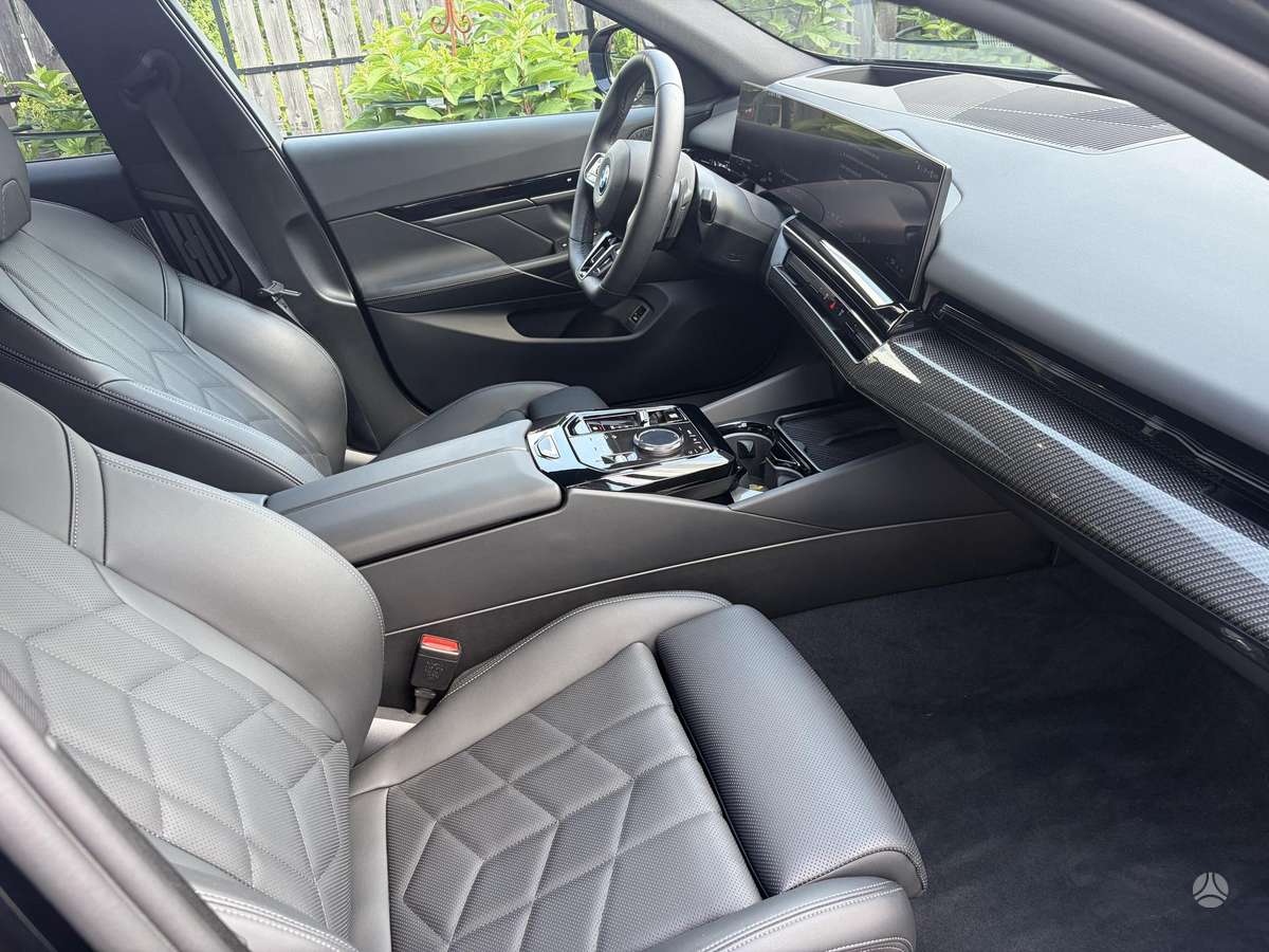 BMW 520, universalas