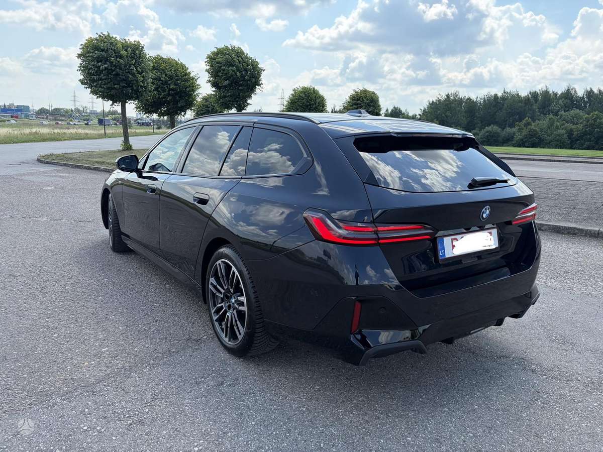 BMW 520, universalas