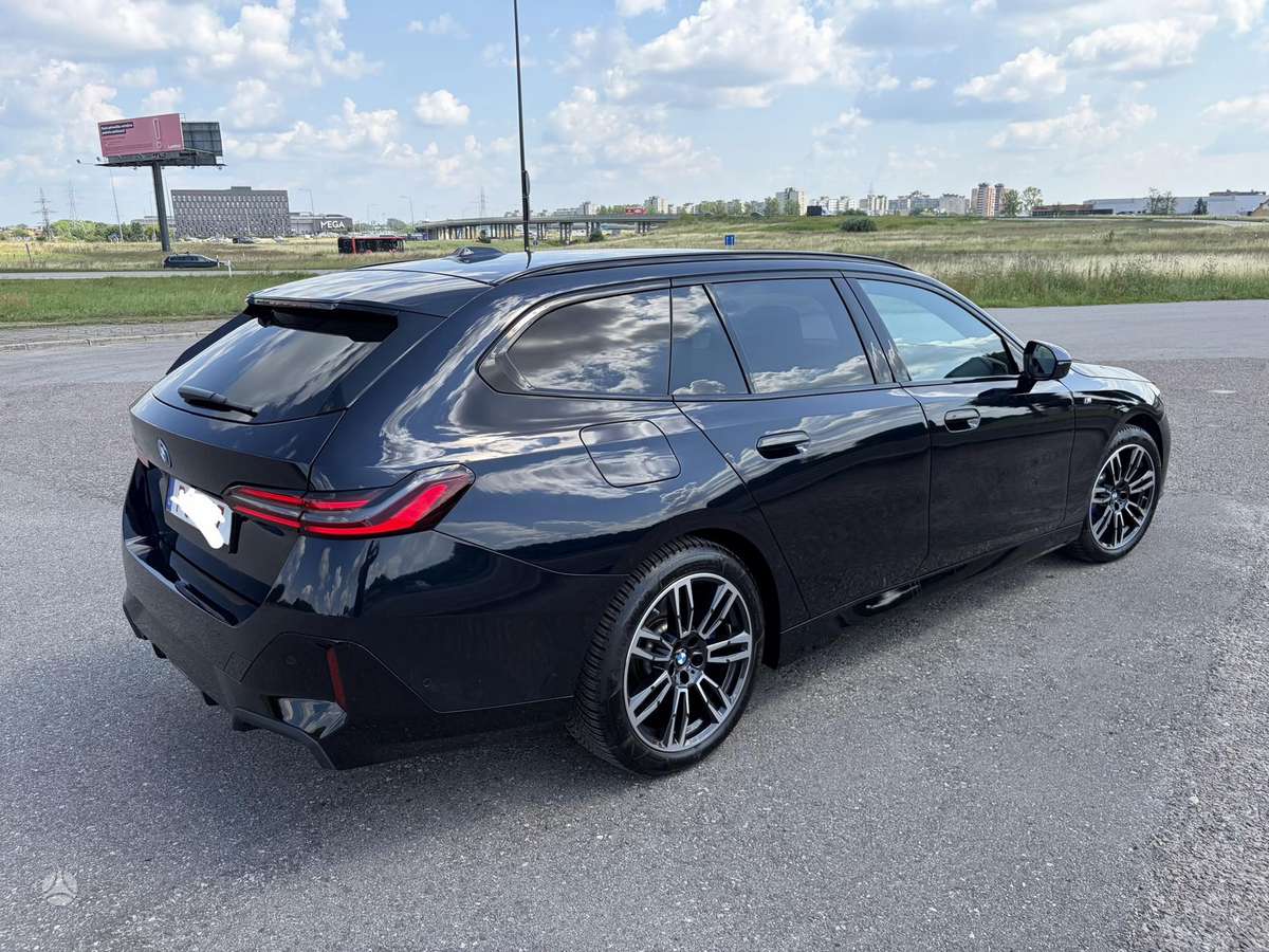 BMW 520, universalas