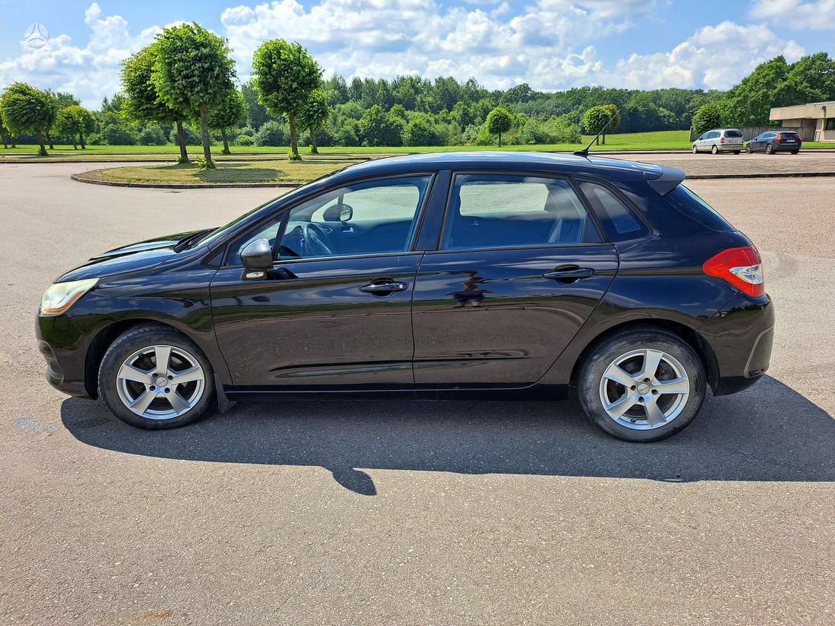 Citroen C4, 1.6 l., hatchback