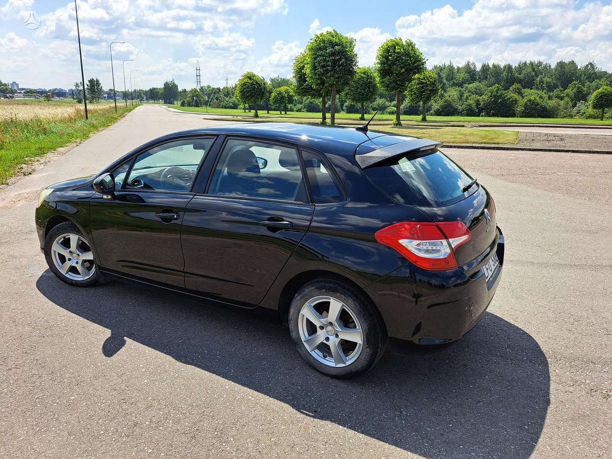 Citroen C4, 1.6 l., hatchback
