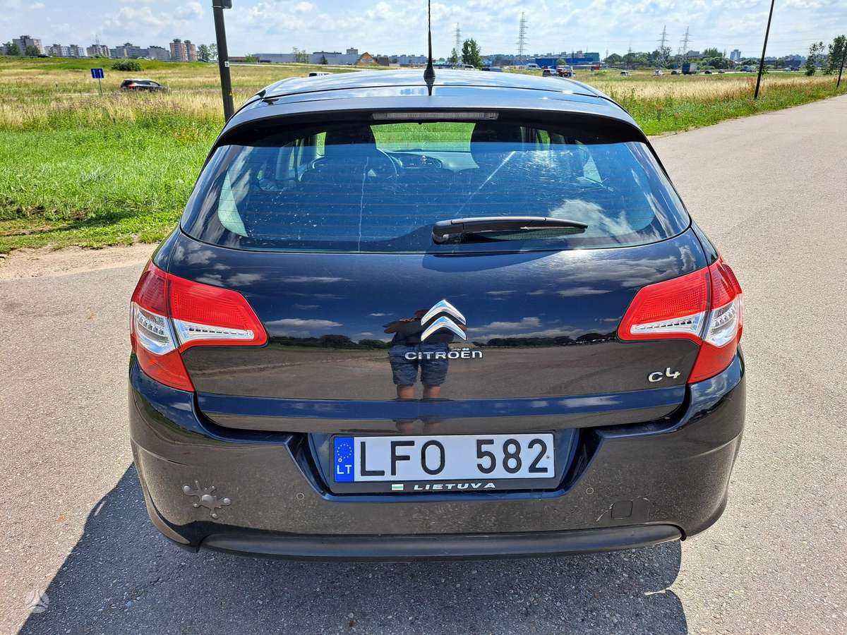 Citroen C4, 1.6 l., hatchback