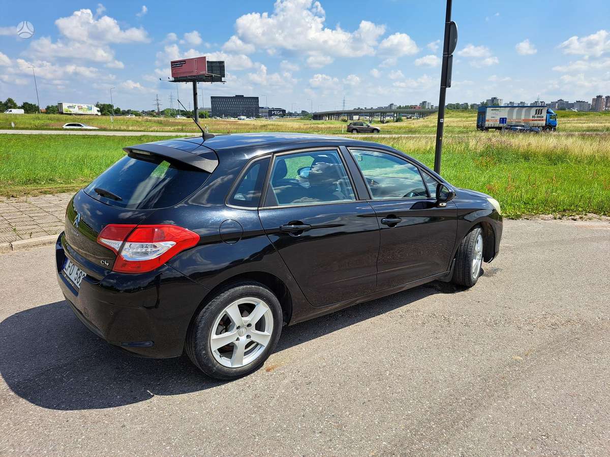 Citroen C4, 1.6 l., hatchback