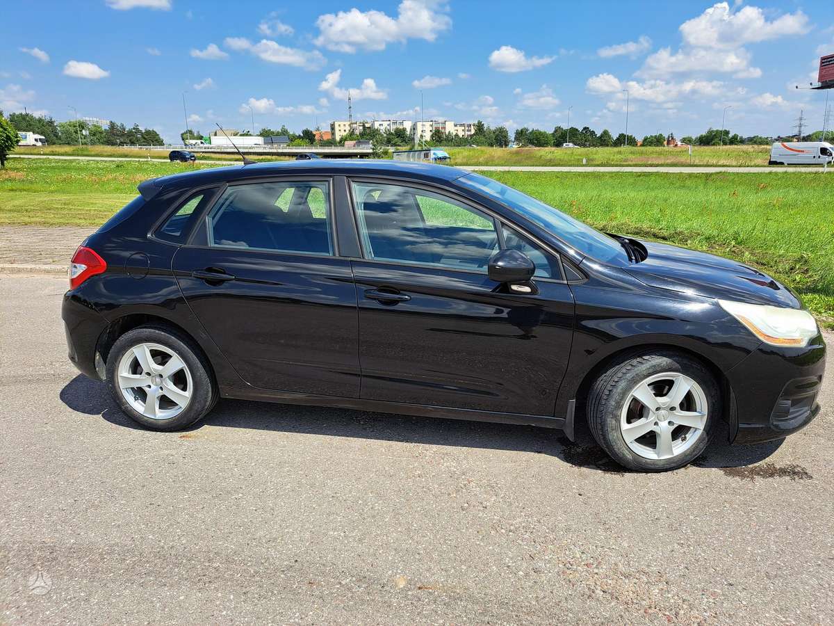 Citroen C4, 1.6 l., hatchback
