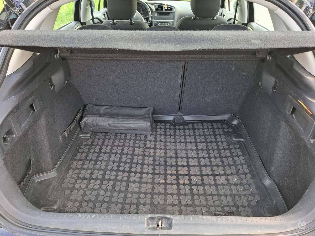 Citroen C4, 1.6 l., hatchback