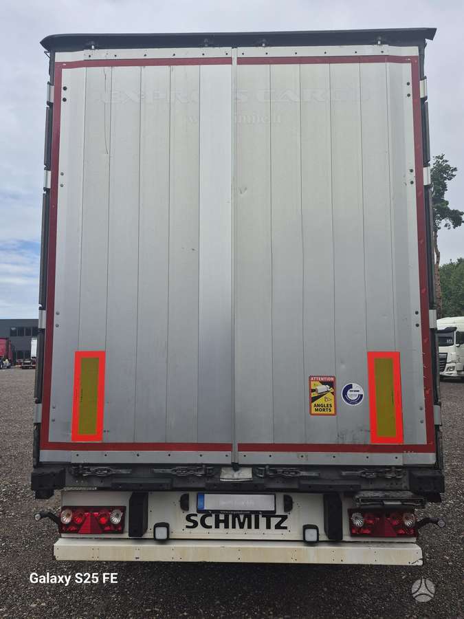 Schmitz SCS 24, užuolaidinės / tentinės
