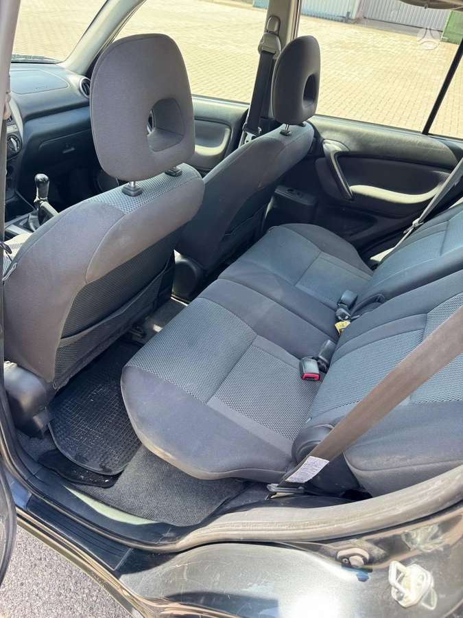 Toyota RAV4 - 11