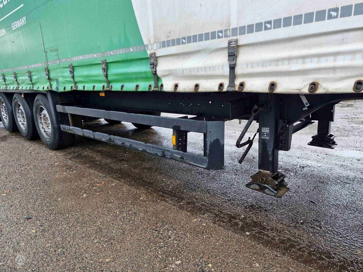 Schmitz SCS 24, užuolaidinės / tentinės