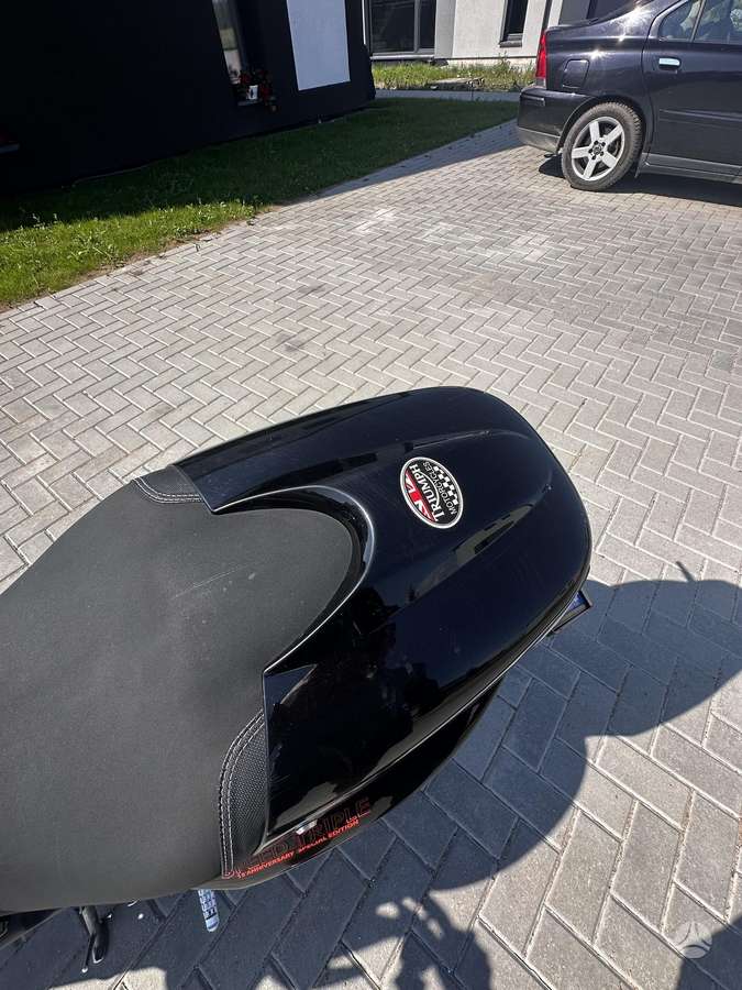 Triumph Speed Triple 1050cc, street / classic
