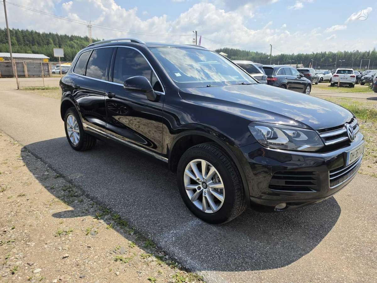 Volkswagen Touareg - 1