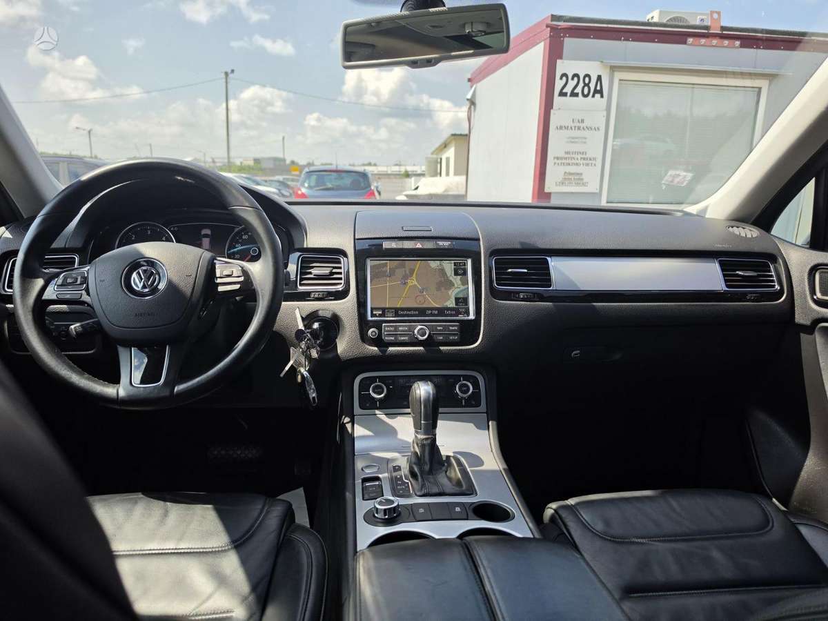 Volkswagen Touareg - 11