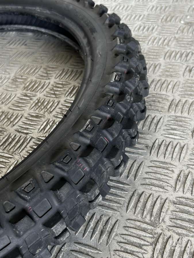 Bridgestone, vasaras 90/100 R21