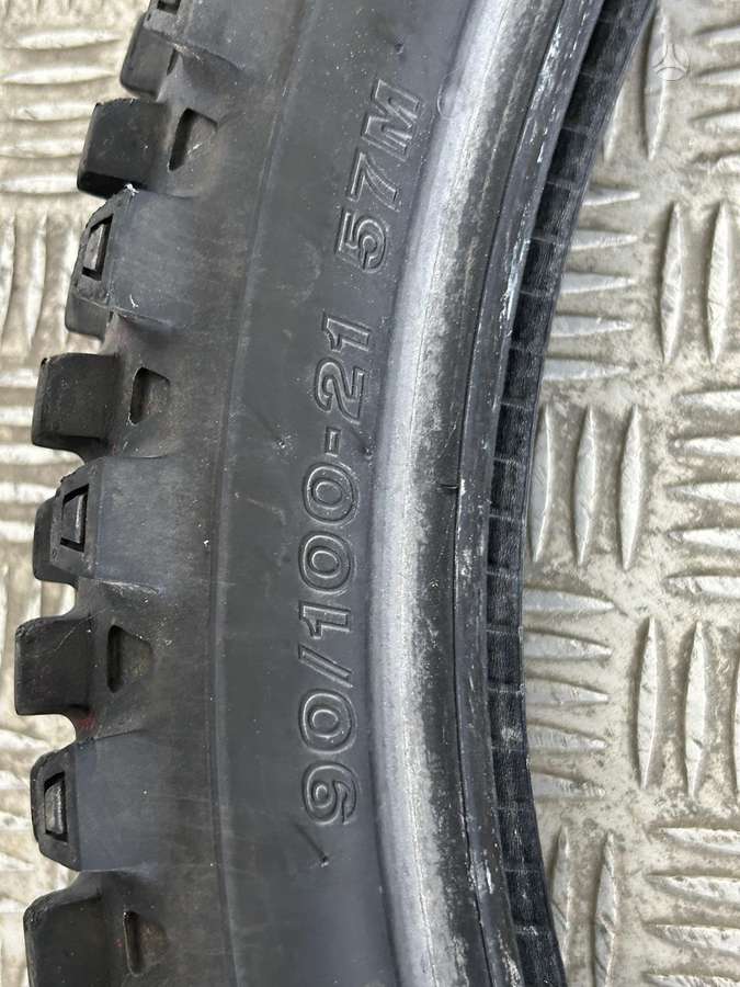 Bridgestone, vasaras 90/100 R21