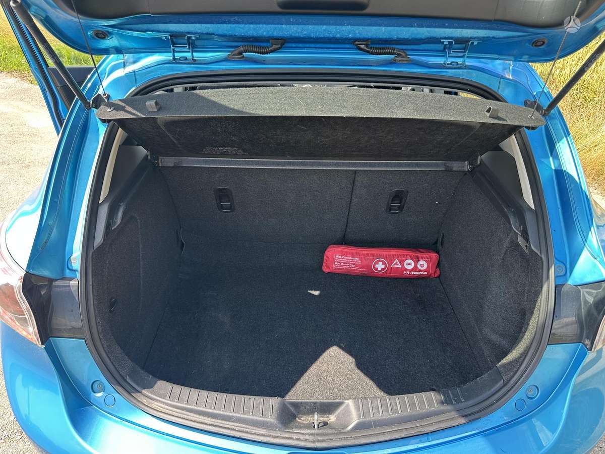 Mazda 3, 1.6 l., hatchback