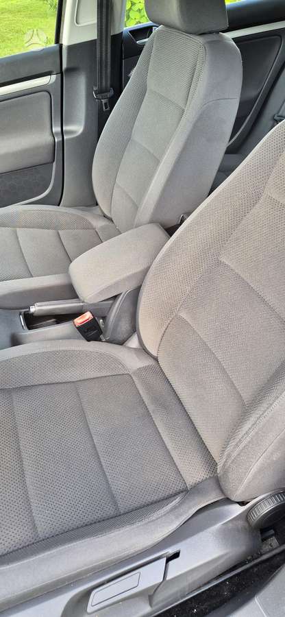Volkswagen Golf - 5