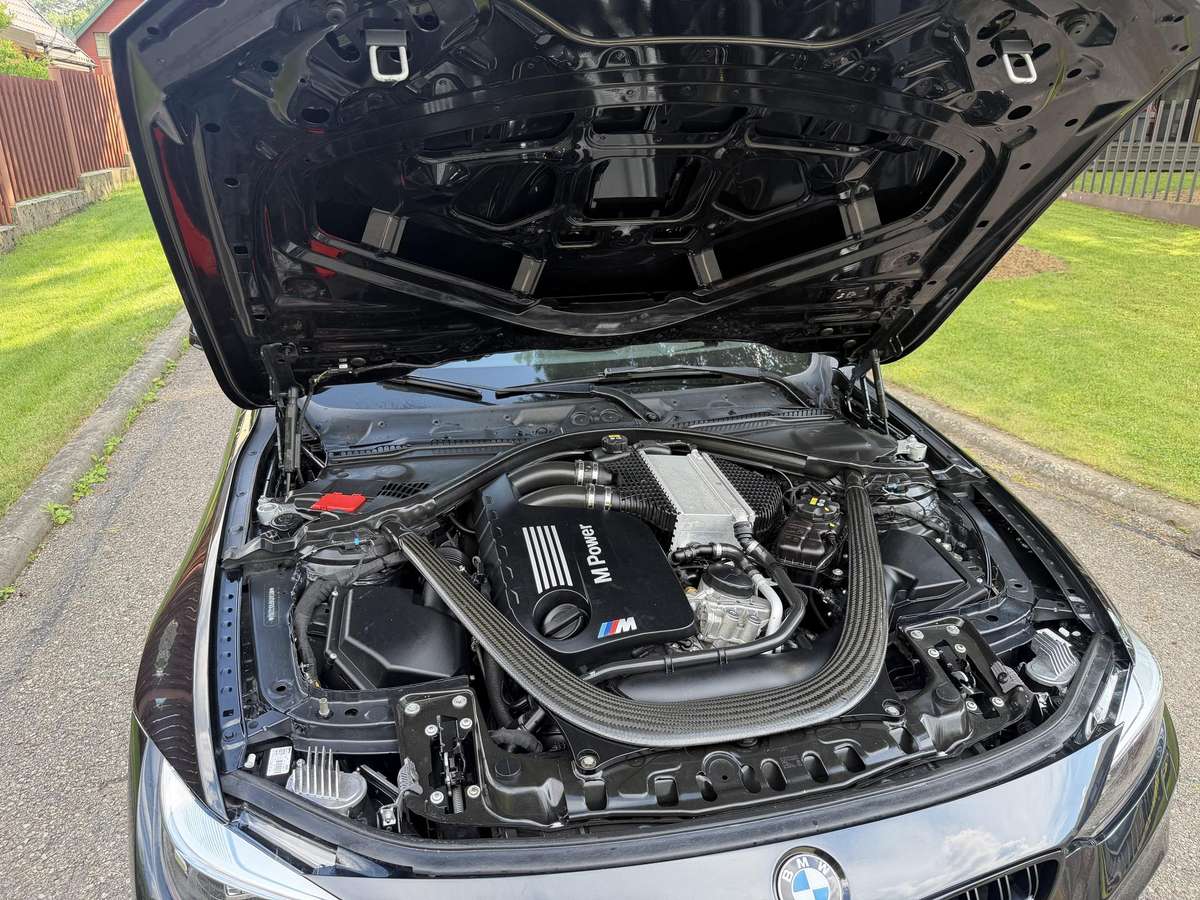 BMW M4, 3.0 l., convertible