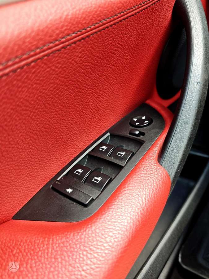 BMW X1, 2.0 l., Внедорожник / Кроссовер