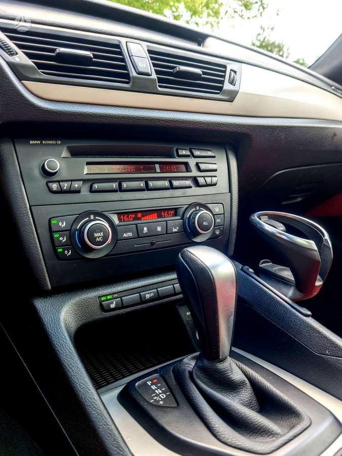 BMW X1, 2.0 l., Внедорожник / Кроссовер
