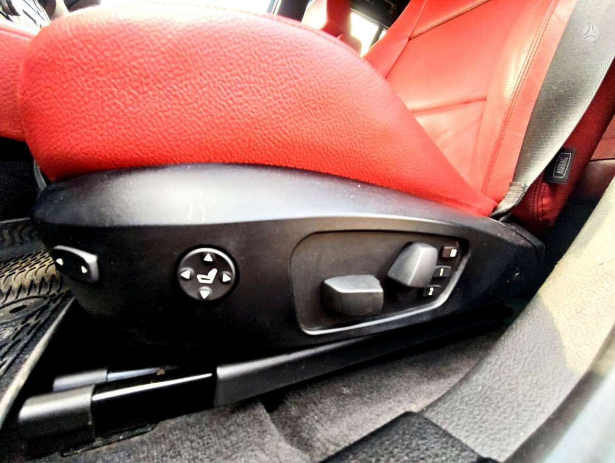 BMW X1, 2.0 l., Внедорожник / Кроссовер