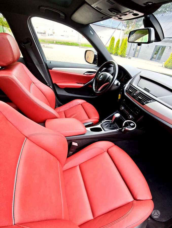 BMW X1, 2.0 l., Внедорожник / Кроссовер