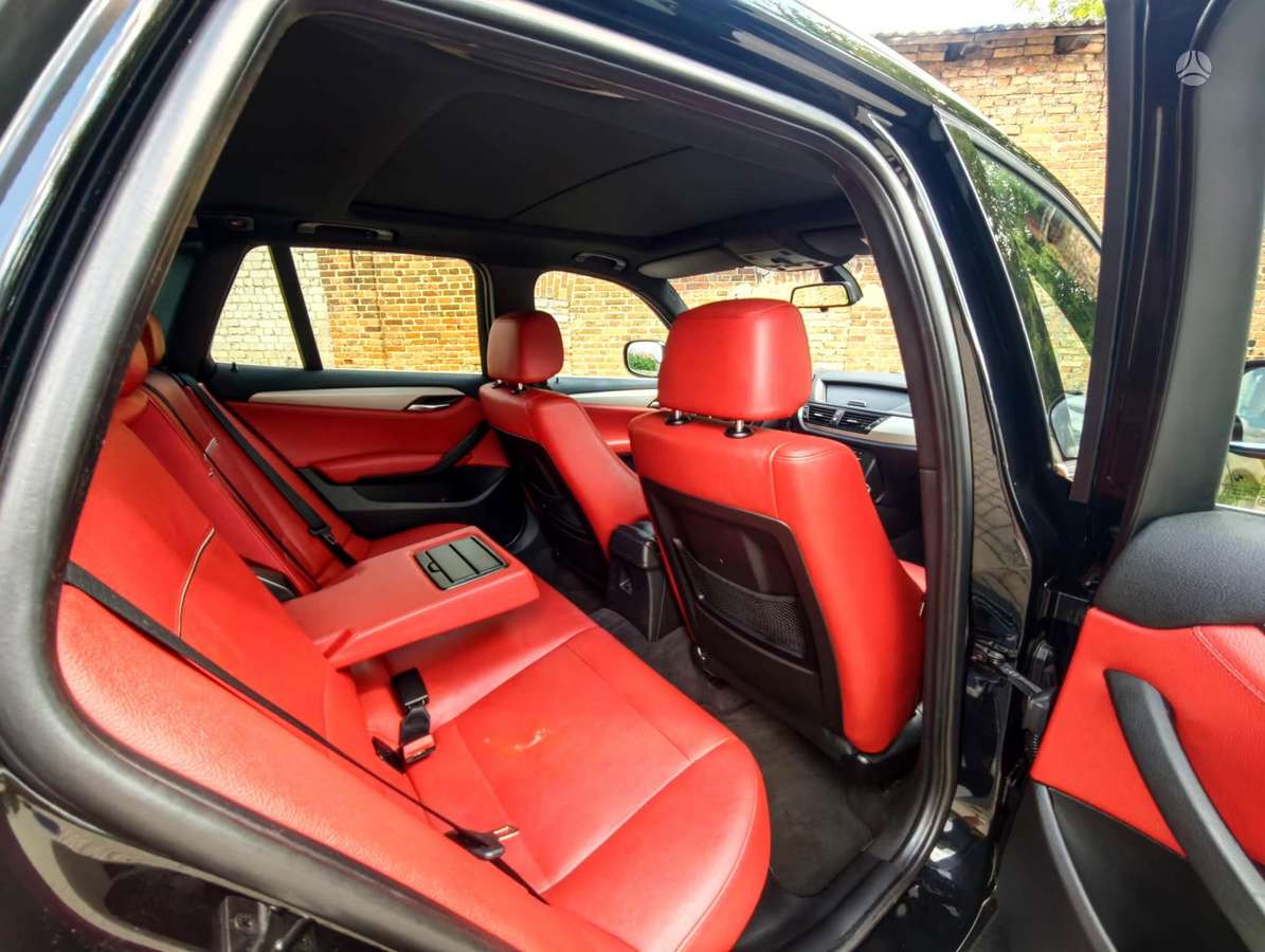 BMW X1, 2.0 l., Внедорожник / Кроссовер