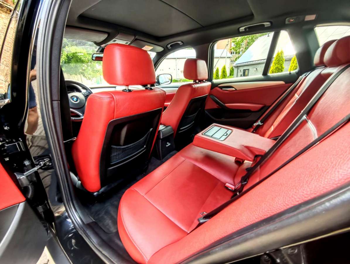 BMW X1, 2.0 l., Внедорожник / Кроссовер