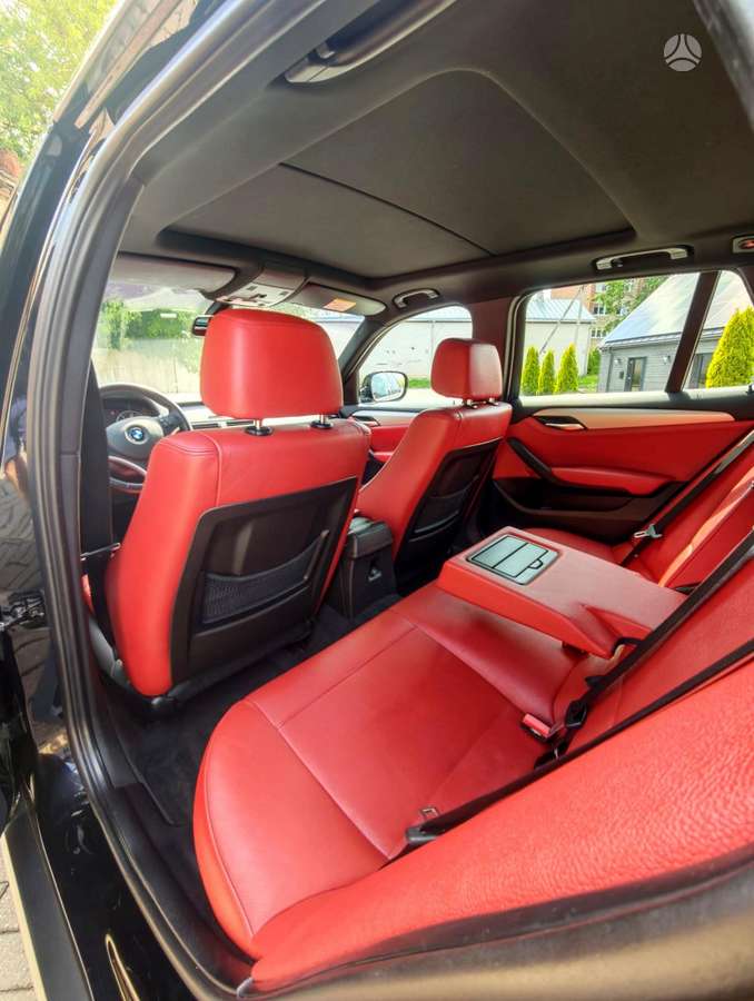 BMW X1, 2.0 l., Внедорожник / Кроссовер