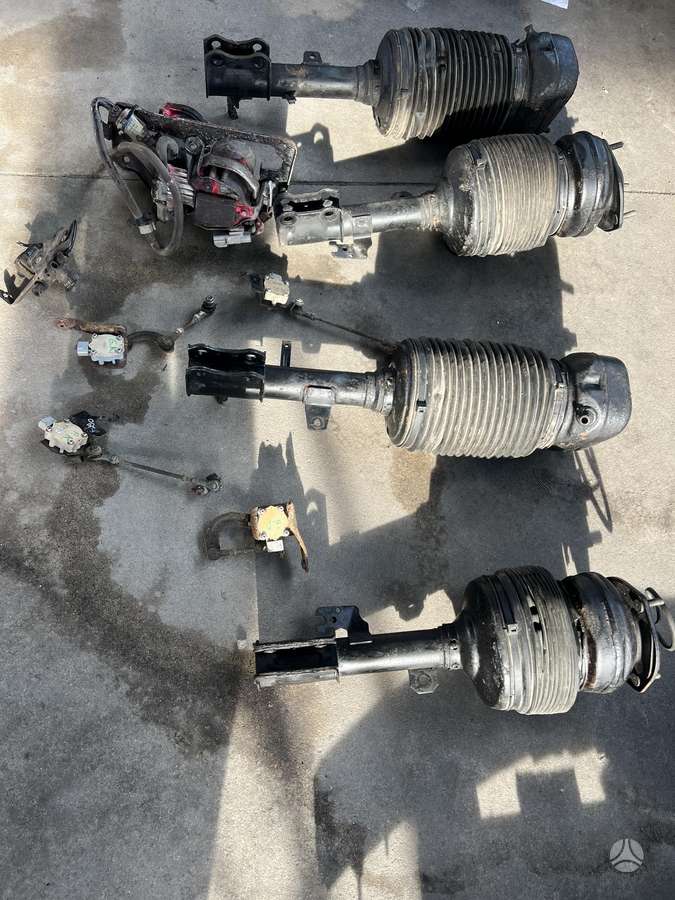 Lexus RX klasė амортизатор