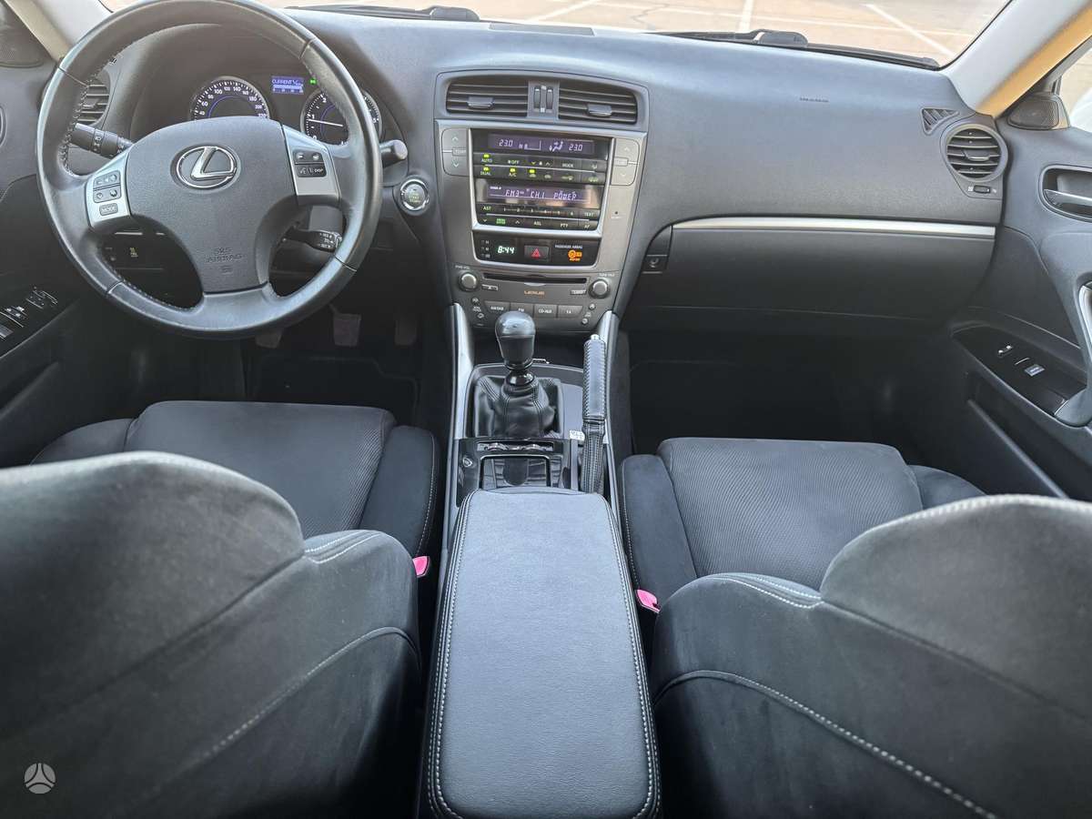 Lexus IS 220, 2.2 l., Седан