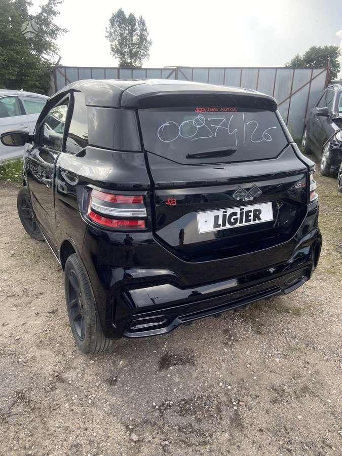 Ligier JS50, hatchback