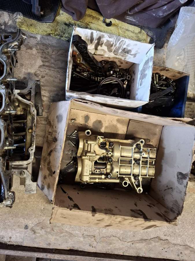 Honda CR-V variklio detalės