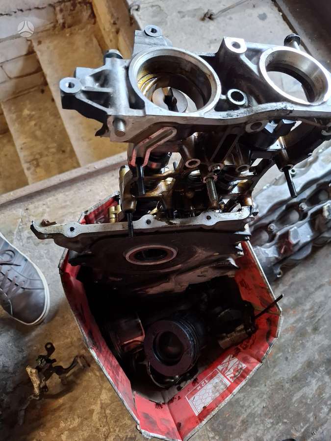 Honda CR-V variklio detalės