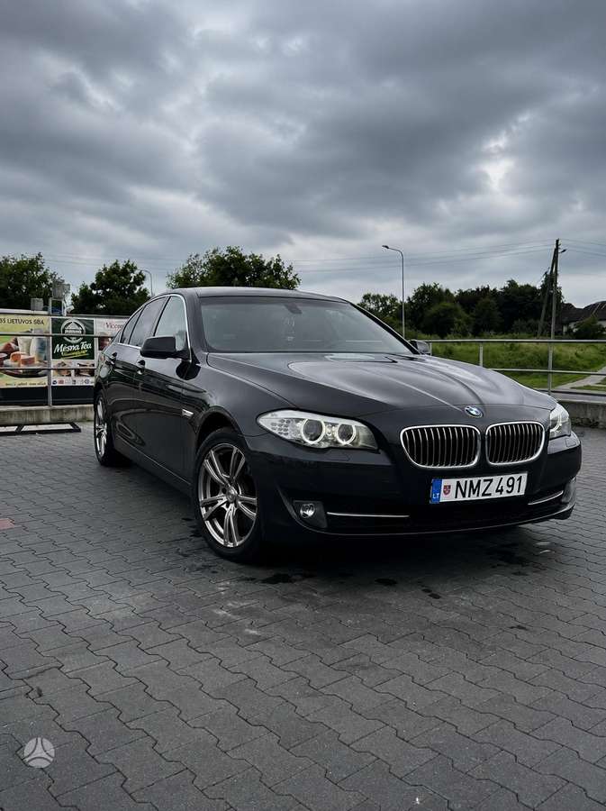 BMW 530, Седан