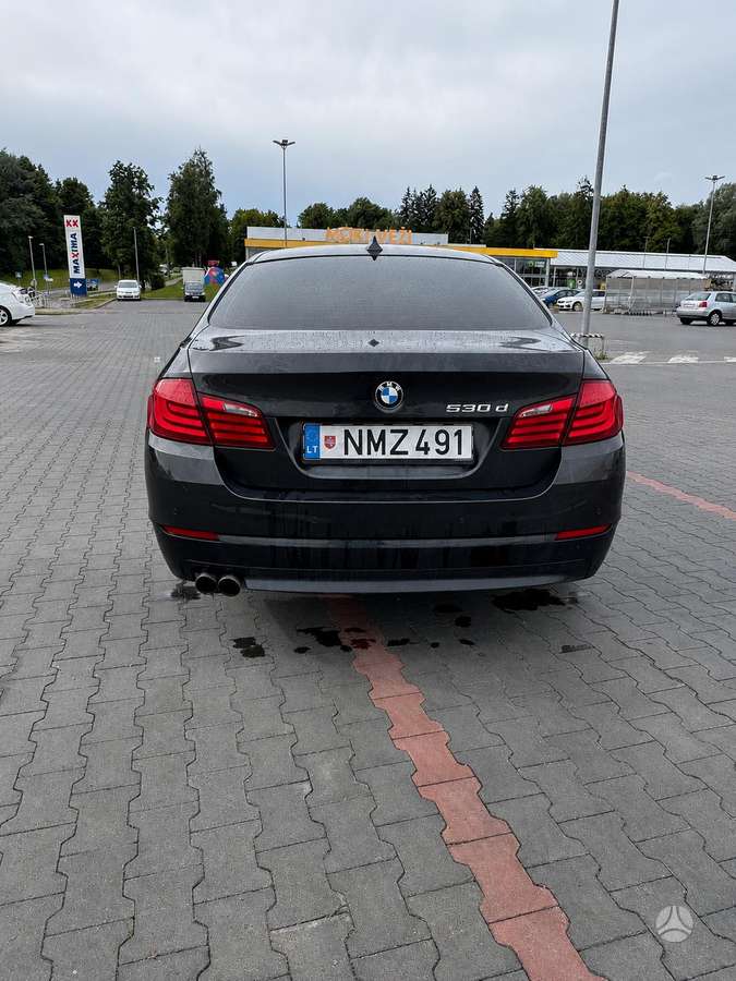 BMW 530, saloon / sedan