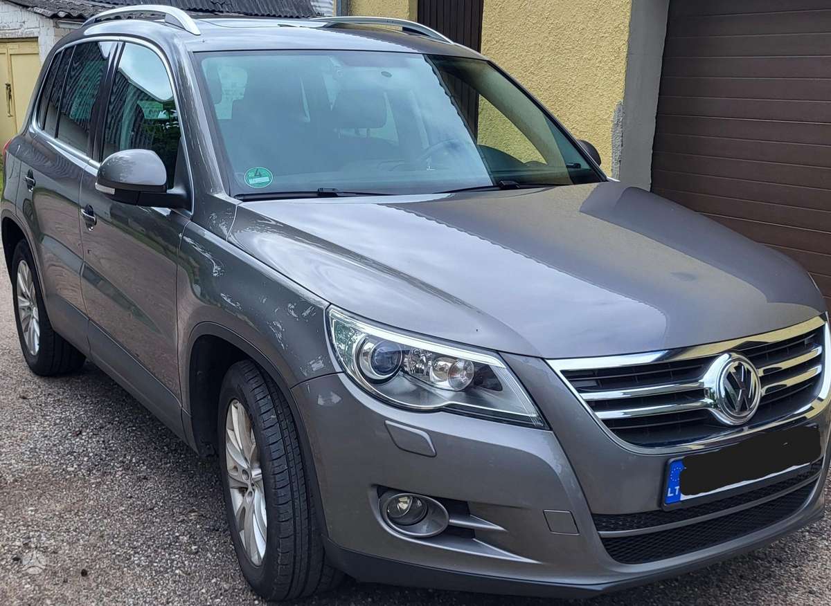 Volkswagen Tiguan - 1
