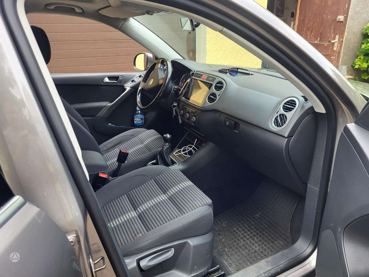 Volkswagen Tiguan - 8