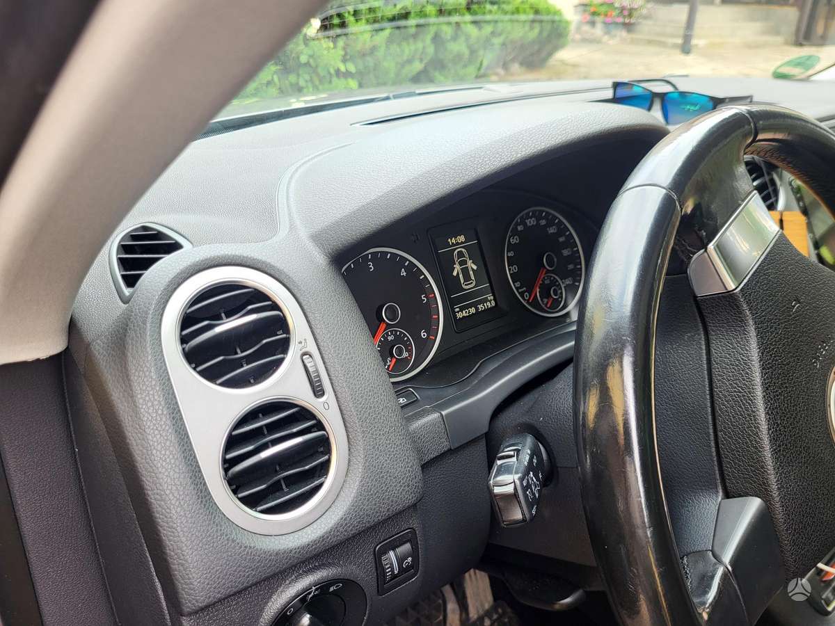 Volkswagen Tiguan - 9