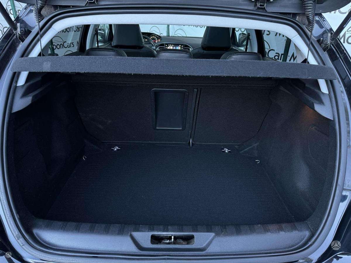 Peugeot 308, 1.2 l., hatchback