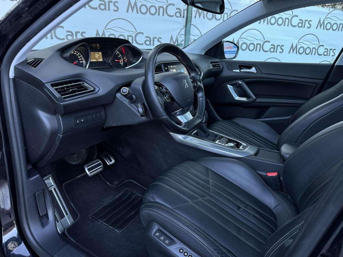 Peugeot 308, 1.2 l., hatchback