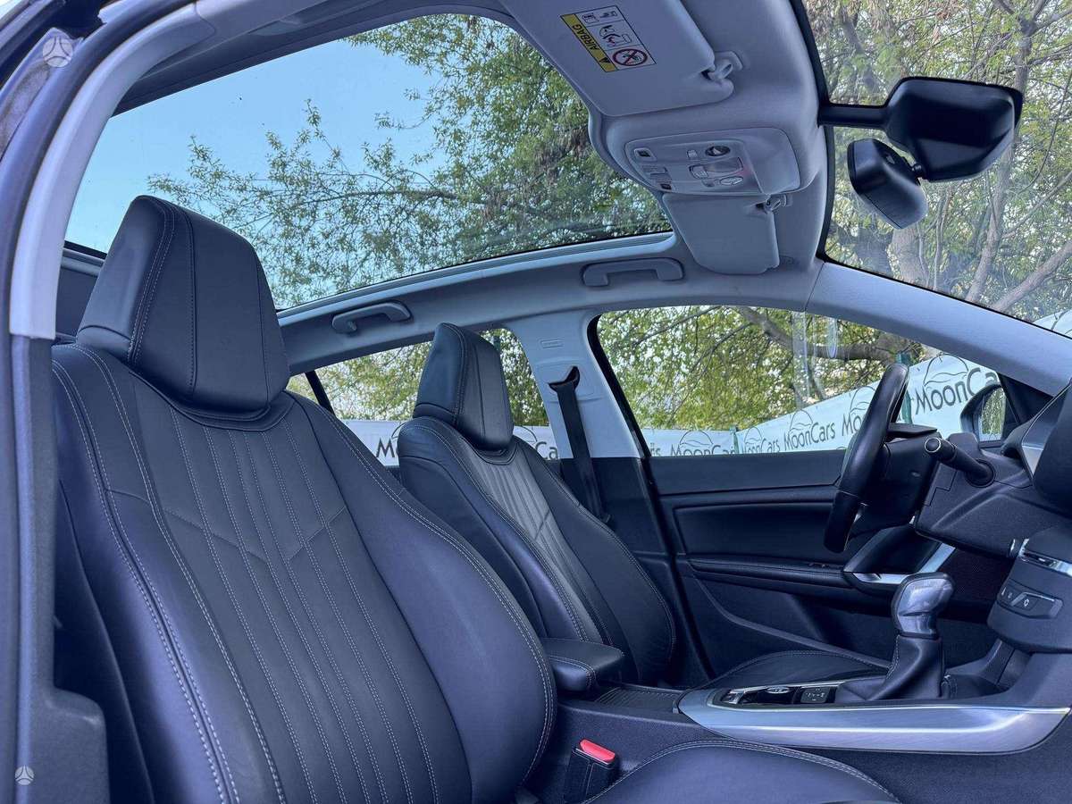 Peugeot 308, 1.2 l., hatchback