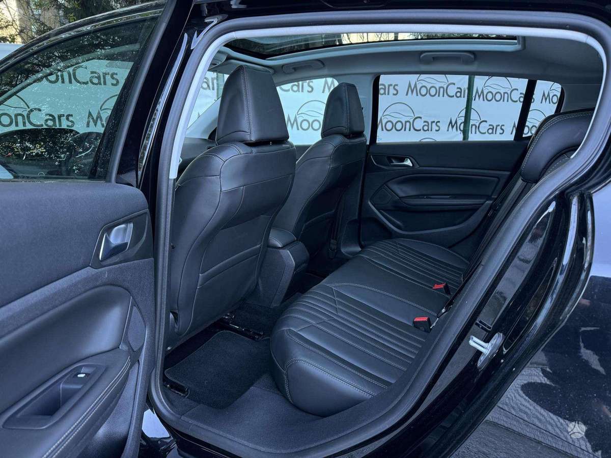 Peugeot 308, 1.2 l., hatchback