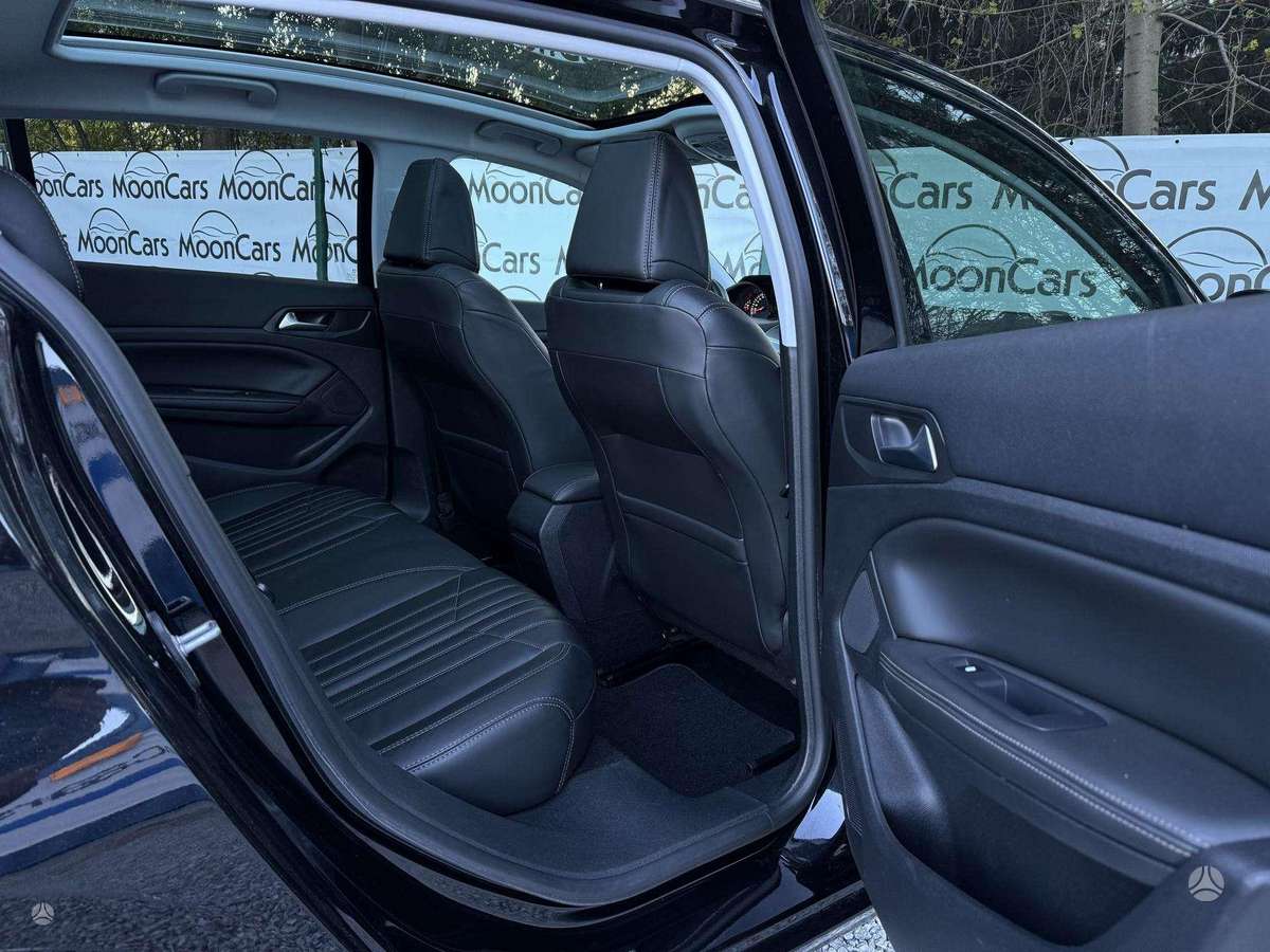 Peugeot 308, 1.2 l., hatchback