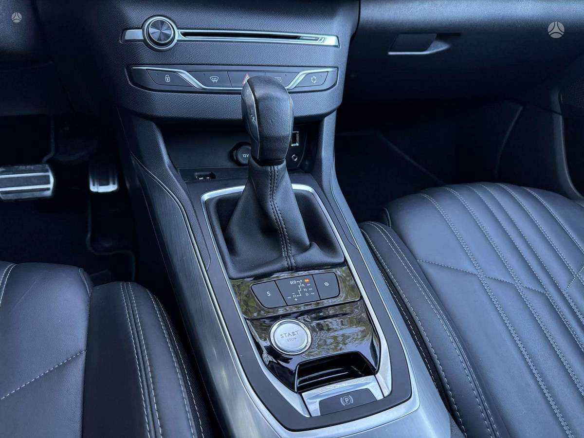 Peugeot 308, 1.2 l., hatchback