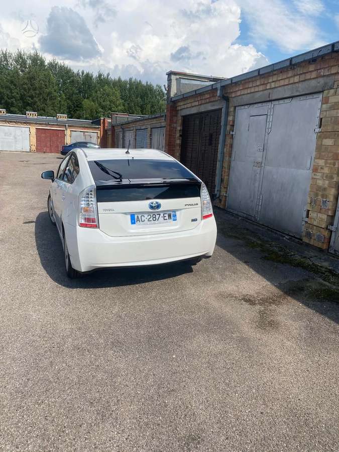 Toyota Prius - 3