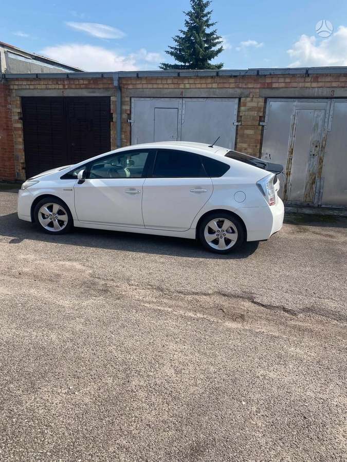 Toyota Prius - 4