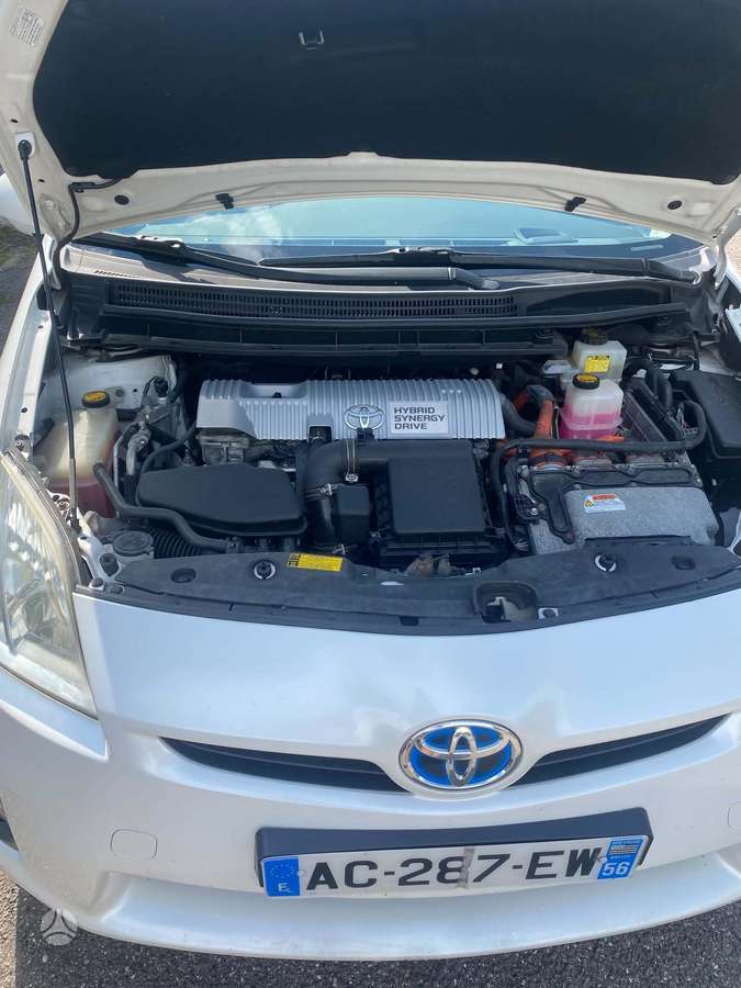 Toyota Prius - 5